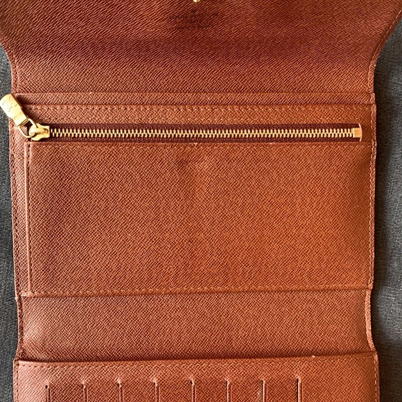 Louis Vuitton : Pochette Passport - Picture 14 of 17